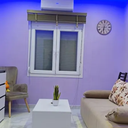 Phidias House Апартаменти *